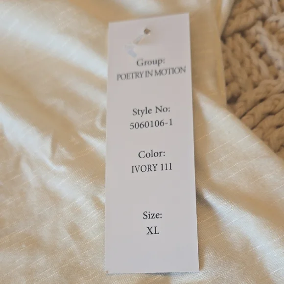 Elegant Women's Blouse with Lace Detail in Cream - Picture 4 of 7